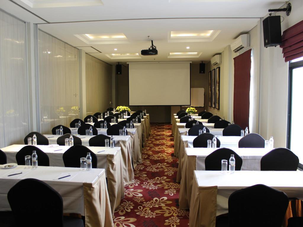 Sotis Hotel Jakarta Exterior photo