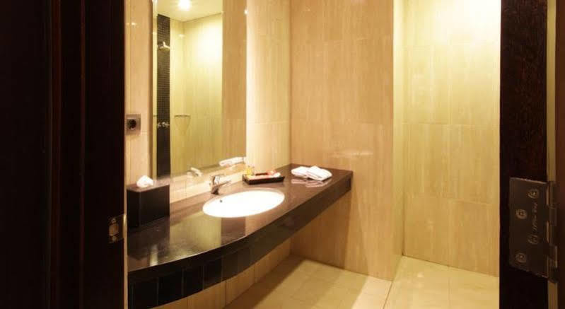 Sotis Hotel Jakarta Exterior photo